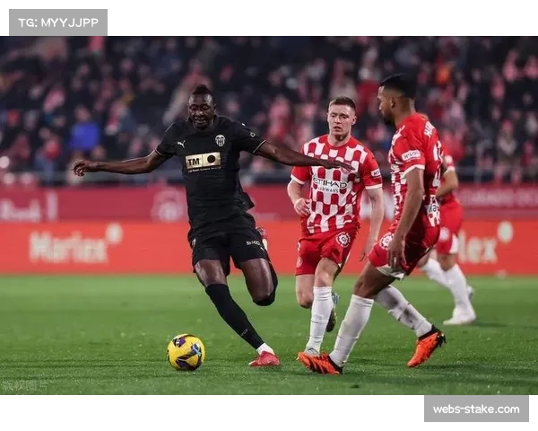 马竞平局失分，西甲冠军争夺呈现皇马、巴萨、赫罗纳三足鼎立